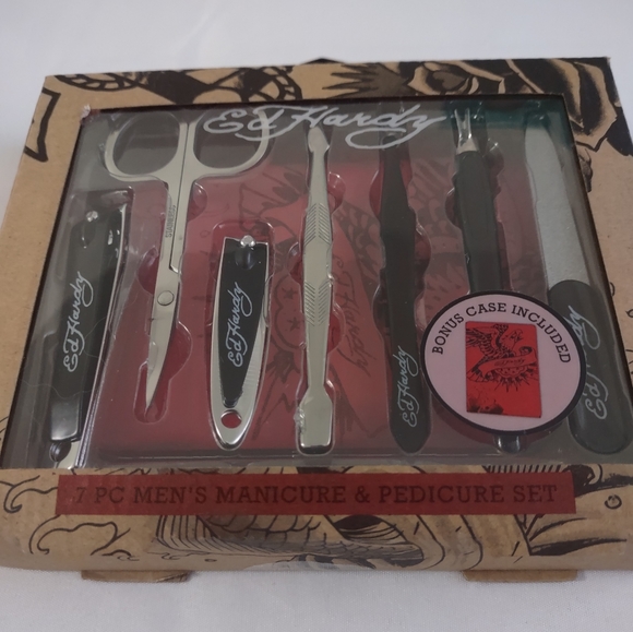 Ed Hardy 7 PC men's manicure and pedicure set - Picture 2 of 5